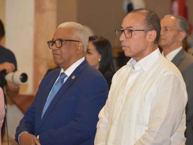  El director General de Jubilaciones y Pensiones a Cargo del Estado, licenciado Juan Rosa, se unió este viernes a la conmemoración del 24 Aniversario con motivo del “Dia Nacional de la Seguridad Social, al participar en la misa de Acción de Gracias celebrada en la Catedral Primada de América.

Tras la homilía del párroco Nelson Clark, el gerente general del CNSS, Edward Guzmán, evocó una de las cartas encíclicas del fallecido papa Francisco para destacar que cada generación debe asumir las luchas y logros de las anteriores y superarlos.