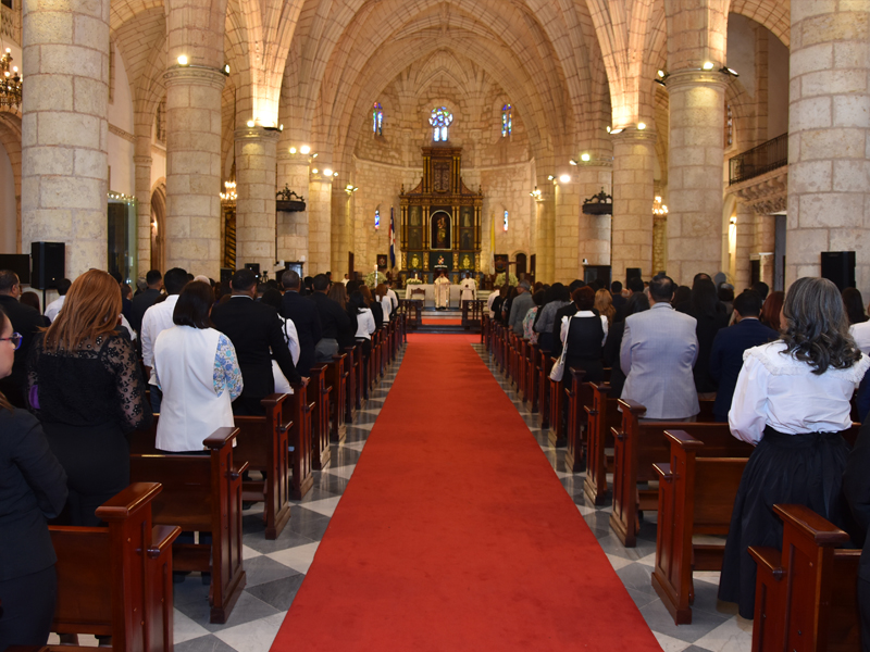  El director General de Jubilaciones y Pensiones a Cargo del Estado, licenciado Juan Rosa, se unió este viernes a la conmemoración del 24 Aniversario con motivo del “Dia Nacional de la Seguridad Social, al participar en la misa de Acción de Gracias celebrada en la Catedral Primada de América.

Tras la homilía del párroco Nelson Clark, el gerente general del CNSS, Edward Guzmán, evocó una de las cartas encíclicas del fallecido papa Francisco para destacar que cada generación debe asumir las luchas y logros de las anteriores y superarlos.