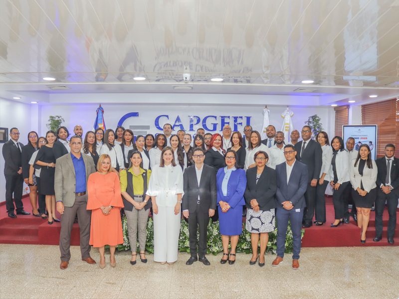 Colaboradores de la dirección General de Jubilaciones y Pensiones a Cargo del Estado (DGJP), fueron destacados este miércoles durante la graduación del Diplomado en Planificación y Gestión de Proyectos de Inversión Pública, impartido por el Centro de Capacitación en Política y Gestión Fiscal (CAPGEFI). 