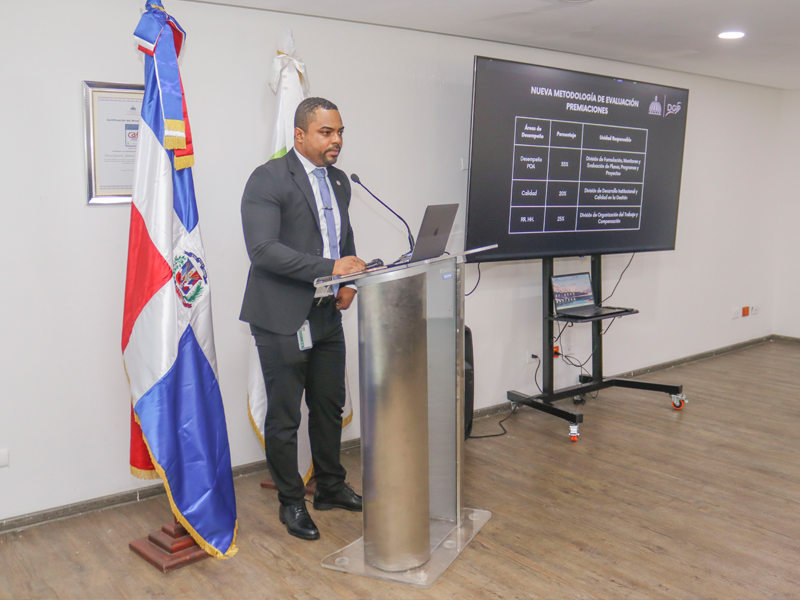 La Dirección General de Jubilaciones y Pensiones a Cargo del Estado (DGJP), presentó los resultados del T1 correspondiente al primer trimestre enero/marzo de 2025, alcanzando una puntuación de un 97.9% en la evaluación de logros institucionales, con más del 90% de las metas cumplidas, según el Seguimiento y Monitoreo del Plan Operativo Anual (POA).

El subdirector licenciado Felix Joel Almonte, en representación del director general licenciado Juan Rosa, destacó el esfuerzo de todas las áreas en la obtención de los resultados obtenidos, además felicitó a las unidades por sus aportes y dedicación para la postulación al Premio Nacional de la Calidad y destacó la ejecución presupuestaria de un 98.55% en pensiones y un 100.26% en el ámbito administrativo.