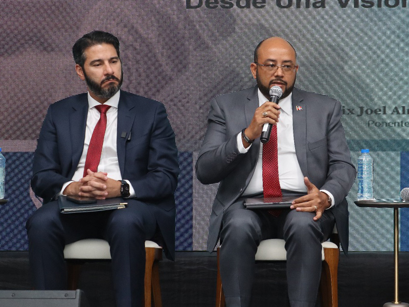 En el marco de la celebración del Simposio Reformando la Seguridad Social desde una visión Legislativa, el subdirector de la Direccion General de Jubilaciones y Pensiones a Cargo del Estado (DGJP), licenciado Felix Joel Almonte destacó los principales logros institucionales alcanzado por la entidad en el ámbito de jubilaciones y pensiones, bajo la dirección que encabeza el licenciado Juan Rosa, desde el 2020 a la fecha.