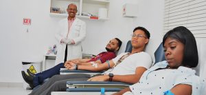 La Dirección General de Jubilaciones y Pensiones a Cargo del Estado (DGJP), en coordinación con el Laboratorio del Centro de Sangre & Especialidades, realizó una jornada de Tipificación y Donación de Sangre con el objetivo de promover la salud y el bienestar entre sus colaboradores. En la jornada, decenas de colaboradores de diversas áreas de la DGJP, se sumaron a esta iniciativa de concienciación social. Algunos participaron con la tipificación de su grupo sanguíneo, mientras que otros realizaron donaciones de sangre.