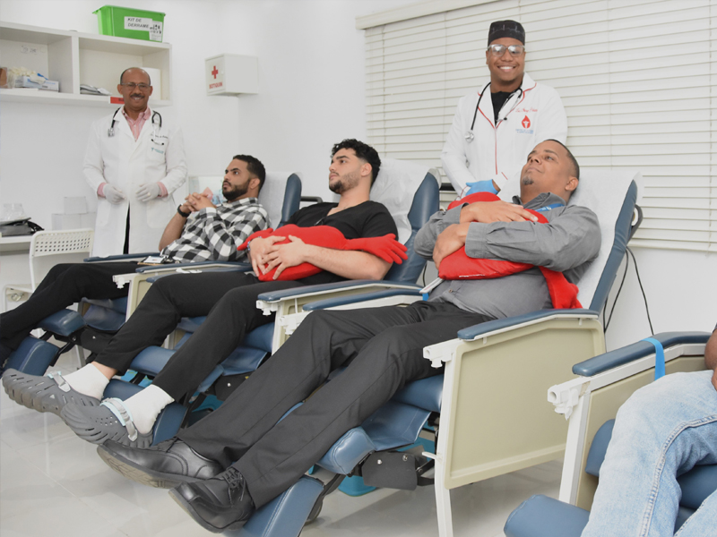 La Dirección General de Jubilaciones y Pensiones a Cargo del Estado (DGJP), en coordinación con el Laboratorio del Centro de Sangre & Especialidades, realizó una jornada de Tipificación y Donación de Sangre con el objetivo de promover la salud y el bienestar entre sus colaboradores. En la jornada, decenas de colaboradores de diversas áreas de la DGJP, se sumaron a esta iniciativa de concienciación social. Algunos participaron con la tipificación de su grupo sanguíneo, mientras que otros realizaron donaciones de sangre.
