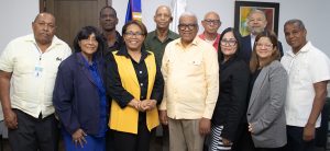 El director general de Jubilaciones y Pensiones a Cargo del Estado (DGJP), licenciado Juan Rosa, recibió en su despacho la visita de varios gremios de enfermeras del Distrito Nacional, con quienes abordó distintos temas de interés para el sector. En representación de las agrupaciones, asistieron Francisco García, presidente  de la   Unión Nacional de Servicios de Enfermería Dominicana (UNACE CNTD), Jesus Frías, presidente de la  Asociación de Enfermeras del Instituto Dominicano de Seguros Sociales, Ramón Rodríguez, secretario adjunto del Sindicato Nacional de trabajadores de Enfermería (SINATRAE)