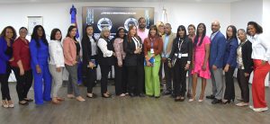 En el marco del celebración de la Semana de la Creatividad e Innovación, que se realiza del 19 al 23 de mayo, la Dirección General de Jubilaciones y Pensiones a Cargo del Estado (DGJP), impartió este lunes la charla titulada “IA para auxiliares y secretarias”. La actividad formativa dirigida a los grupos ocupacionales I y II, tiene como objetivo introducir herramientas prácticas de inteligencia artificial aplicables a las funciones y operatividad diaria del personal auxiliar y de apoyo administrativo.