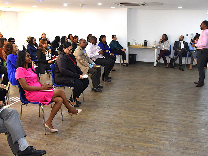 En el marco del celebración de la Semana de la Creatividad e Innovación, que se realiza del 19 al 23 de mayo, la Dirección General de Jubilaciones y Pensiones a Cargo del Estado (DGJP), impartió este lunes la charla titulada “IA para auxiliares y secretarias”. La actividad formativa dirigida a los grupos ocupacionales I y II, tiene como objetivo introducir herramientas prácticas de inteligencia artificial aplicables a las funciones y operatividad diaria del personal auxiliar y de apoyo administrativo.