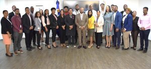 La Direccion General de Jubilaciones y Pensiones a Cargo del Estado (DGJP), culminó este jueves con éxitos la Semana de la Creatividad e Innovación, donde colaboradores de las distintas áreas de la entidad participaron de diferentes charlas en el ámbito de la tecnología, la ingeniería y el medio ambiente. Al dar formal inicio a la actividad, el subdirector de la DGJP, licenciado Félix Joel Almonte, en representación del director general, licenciado Juan Rosa, resaltó que “la clausura de la Semana de Innovación no representa como tal el cierre de todo lo realizado durante esta semana, sino que, es el inicio para seguir construyendo una Dirección de Pensiones más fuerte y eficiente con el uso de las nuevas tecnologías, tanto para el público externo como interno, pero principalmente para los jubilados y pensionados, que son nuestra razón de ser’’.