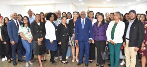 En el marco del Día Nacional de la Seguridad Social, la Dirección General de Jubilaciones y Pensiones a Cargo del Estado (DGJP), a través de la División de Seguimiento al Sistemas de Reparto, impartió la charla “Sistema de Reparto, Procedimientos y Beneficios para los Afiliados” a directores y encargados de Recursos Humanos de varias instituciones públicas, con el objetivo de orientar sobre las normativas y beneficios del Sistema. El director general de la DGJP, licenciado Juan Rosa, destacó el interés de los asistentes de conocer más sobre el sistema dominicano de Seguridad Social y su marco legal vigente, “es parte de nuestra responsabilidad de llevar los conocimientos de lo que aquí se hace a los distintos grupos y sectores de la sociedad” expresó Rosa.