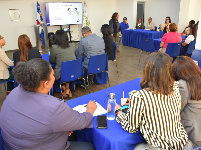 Con el objetivo de dotar a su personal de herramientas y habilidades para el manejo efectivo de conflictos, tanto en el ámbito laboral como familiar, la Dirección General de Jubilaciones y Pensiones a Cargo del Estado (DGP) impartió la charla "Manejo de Conflictos", dirigida a sus colaboradores.