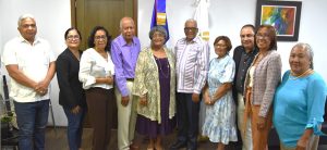 El director general de Jubilaciones y Pensiones, licenciado Juan Rosa, recibió en su despacho la nueva directiva de la Asociación de Médicos Pensionados y Jubilados del Colegio Médico Dominicano (CMD), encabezada por su presidenta electa, doctora Mercedes Rodríguez Silver, encuentro en el cual abordaron temas esenciales de interés para ambos organismos.