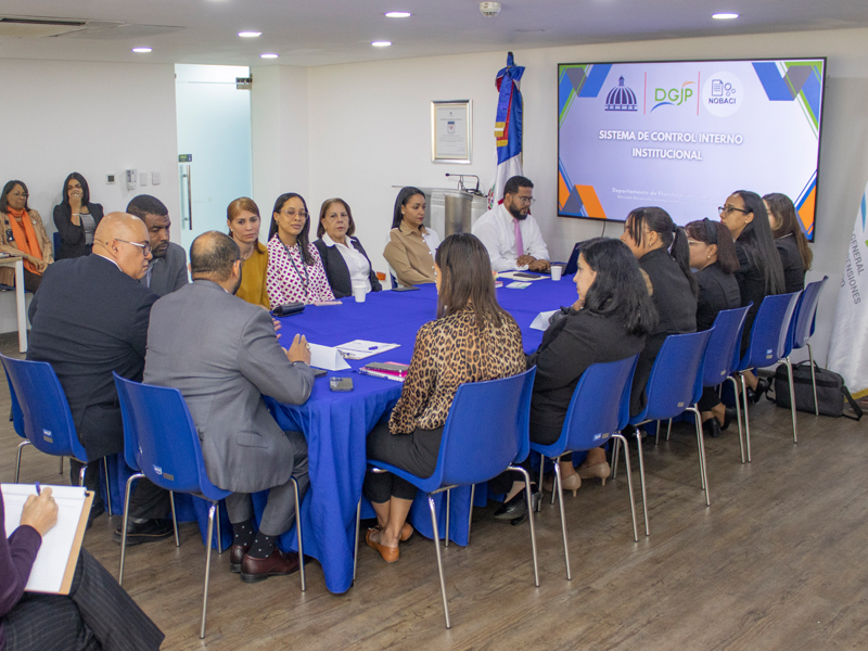 Encargados Departamentales y de Divisiones de la Dirección General de Jubilaciones y Pensiones a Cargo del Estado (DGJP) y el equipo de apoyo del Departamento de Desarrollo Normativo de la Contraloría General de la República Dominicana, sostuvieron hoy la primera reunión de coordinación para el levantamiento de evidencias de cumplimiento con las Normas Básicas de Control Interno (NOBACI) por haber alcanzado el 100% en los componentes de control.