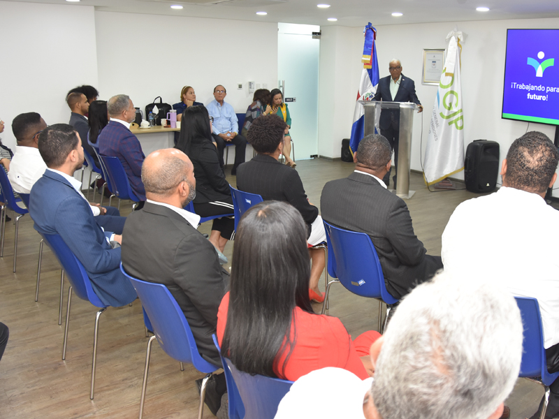 Durante la ceremonia de clausura, el director general de Jubilaciones y Pensiones, licenciado Juan Rosa, expresó su satisfacción con esta iniciativa, que calificó como un hito en el camino hacia la excelencia técnica, la transparencia y la modernización del Sistema Dominicano de Pensiones.