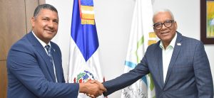 El director general de Jubilaciones y Pensiones, licenciado Juan Rosa, recibió en su despacho la visita de cortesía de Valerio Leonardo Palacio, diputado de la provincia El Seibo, encuentro en el cual intercambiaron temas a fines, relacionados a la vida nacional.