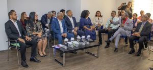 Con la finalidad de debatir y analizar el futuro del sistema de pensiones de la República Dominicana, la Dirección General de Jubilaciones y Pensiones a Cargo del Estado (DGJP) llevó a cabo este martes el foro titulado “Una mirada al futuro en el Sistema Dominicano de Pensiones”, dirigido comunicadores. La ponencia del evento estuvo a cargo del director general de la DGJP, licenciado Juan Rosa, quien destacó la situación actual del sistema dominicano de pensiones, sus principales desafíos, perspectivas de transformación y su impacto social, basándose en tres ejes fundamentales, tales como, ampliar la cobertura del sistema de pensiones, aumentar la suficiencia de las pensiones y revisar el modelo de capitalización individual. El licenciado Rosa puntualizó que “el futuro del sistema de pensiones no puede ser solo una preocupación del Estado, es una responsabilidad compartida que requiere la participación de todos los trabajadores, los empleadores, la sociedad civil y los organismos internacionales”.