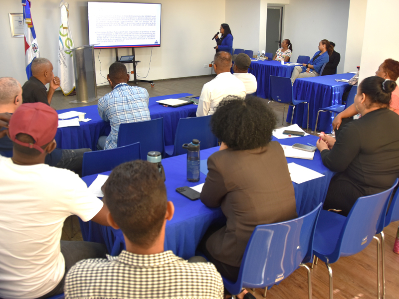 Con el propósito de capacitar a los colaboradores de nuevo ingreso, la Dirección General de Jubilaciones y Pensiones a Cargo del Estado, impartió el curso-taller: Inducción a la Administración Pública.   Durante la capacitación, los servidores públicos conocieron sobre los fundamentos, la estructura y principios éticos del Estado, también sobre sus derechos y responsabilidades para así contribuir al logro de los objetivos institucionales.