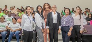 La Dirección General de Jubilaciones y Pensiones a Cargo del Estado (DGJP) impartió una charla formativa dirigida a colaboradores del Jardín Botánico Nacional, con el objetivo de fortalecer el conocimiento sobre el Sistema de Reparto Estatal y los beneficios que este ofrece a los afiliados. La actividad estuvo a cargo de las facilitadoras Francia de los Santos y Ligia de la Cruz, representantes del Departamento de Sistema de Reparto y Control de Pensionados, bajo la dirección de la licenciada María Isabel Niña. Durante la jornada se abordaron temas fundamentales relacionados con los procedimientos del sistema y los distintos tipos de pensiones disponibles.