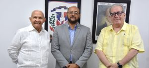 El subdirector de Jubilaciones y Pensiones, licenciado Félix Joel Almonte, recibió la visita de cortesía de los actores Augusto Feria y Juan Sanchez, con quienes abordo temas de interés en común, relacionados al arte y la vida nacional.