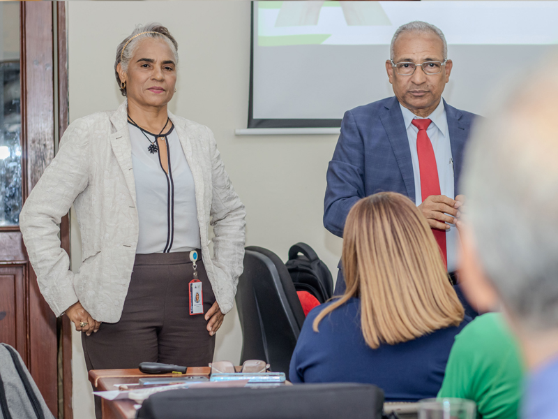La Dirección General de Jubilaciones y Pensiones a Cargo del Estado (DGJP) impartió una charla formativa a colaboradores del Instituto Nacional de Coordinación de Trasplante (INCORT), con el objetivo de fortalecer sus conocimientos sobre el Sistema de Reparto Estatal y las leyes que lo rigen.

La capacitación estuvo a cargo de los licenciados Francia de los Santos y José Santos, facilitadores de la División de Seguimiento del Sistema de Reparto de la DGJP, quienes abordaron de manera detallada los antecedentes, beneficios y procedimientos asociados a este régimen.