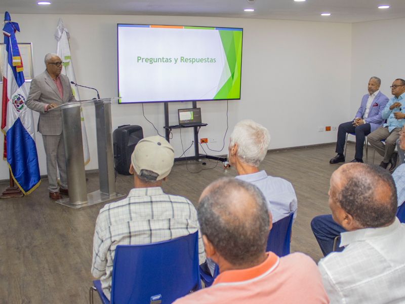 La Dirección General de Jubilaciones y Pensiones a Cargo del Estado (DGJP), recibió este miércoles a miembros la Asociación Nacional de Pensionados de la Corporación Dominicana de Empresas Eléctricas Estatales (ANPECODEEE), actividad que se enmarca en el programa de Visitas Guiadas que implementa el organismo.
