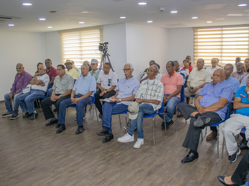La Dirección General de Jubilaciones y Pensiones a Cargo del Estado (DGJP), recibió este miércoles a miembros la Asociación Nacional de Pensionados de la Corporación Dominicana de Empresas Eléctricas Estatales (ANPECODEEE), actividad que se enmarca en el programa de Visitas Guiadas que implementa el organismo. 