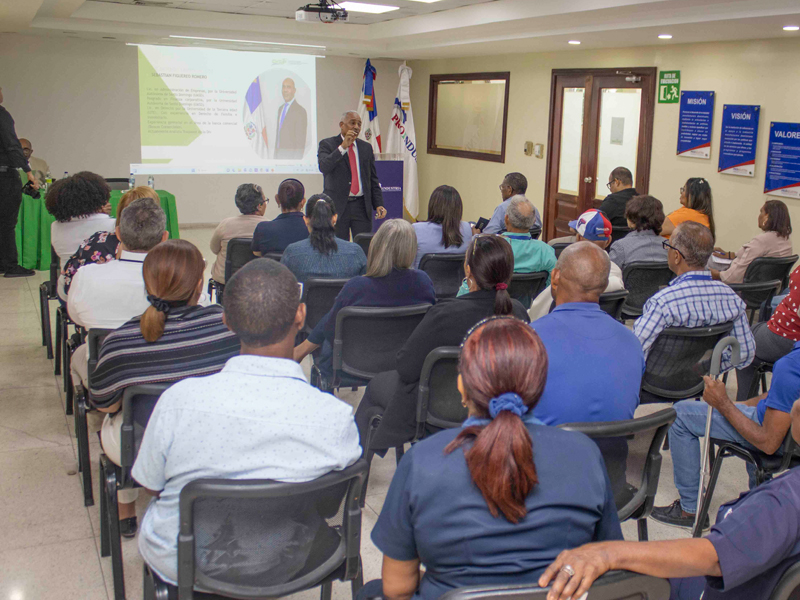 La Dirección General de Jubilaciones y Pensiones a Cargo del Estado (DGJP) impartió la charla “Sistema de Reparto: procedimientos y beneficios para los afiliados”, dirigida en esta ocasión a los servidores públicos del Consejo Nacional de Seguridad Social (CNSS) y del Centro de Desarrollo y Competitividad Industrial (PROINDUSTRIA). La Dirección General de Jubilaciones y Pensiones a Cargo del Estado (DGJP) impartió la charla “Sistema de Reparto: procedimientos y beneficios para los afiliados”, dirigida en esta ocasión a los servidores públicos del Consejo Nacional de Seguridad Social (CNSS) y del Centro de Desarrollo y Competitividad Industrial (PROINDUSTRIA).