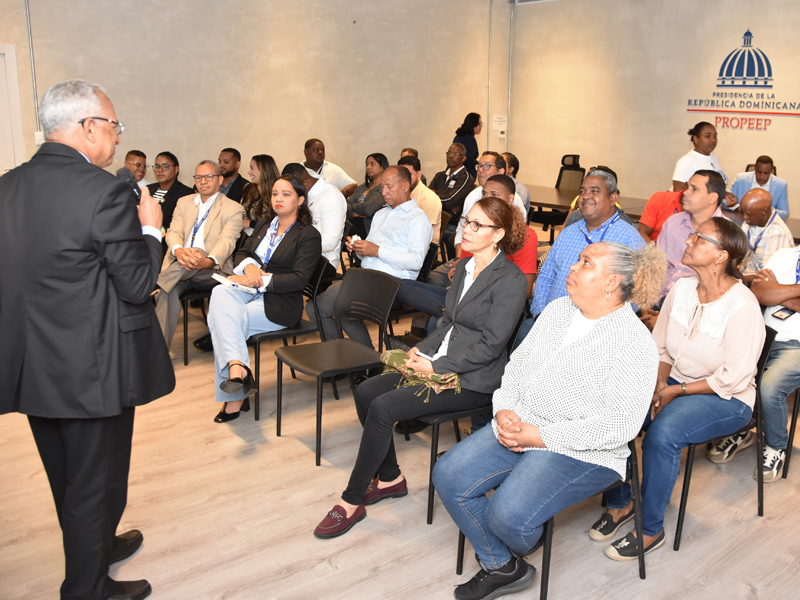 En cumplimiento con el programa de capacitación sobre el Sistema de Reparto Estatal Dominicano para servidores públicos, la Dirección General de Jubilaciones y Pensiones a Cargado del Estado (DGJP), impartió la charla "Sistema de Reparto: procedimientos y beneficios para los afiliados", a colaboradores del Ministerio de Educación de la República Dominicana (MINERD) de forma virtual y presencial al personal de la Oficina Nacional de Derecho de Autor (ONDA) y la Dirección General de Proyectos Estratégicos y Especiales de la Presidencia de la República (PROPEEP). En cumplimiento con el programa de capacitación sobre el Sistema de Reparto Estatal Dominicano para servidores públicos, la Dirección General de Jubilaciones y Pensiones a Cargado del Estado (DGJP), impartió la charla "Sistema de Reparto: procedimientos y beneficios para los afiliados", a colaboradores del Ministerio de Educación de la República Dominicana (MINERD) de forma virtual y presencial al personal de la Oficina Nacional de Derecho de Autor (ONDA) y la Dirección General de Proyectos Estratégicos y Especiales de la Presidencia de la República (PROPEEP).