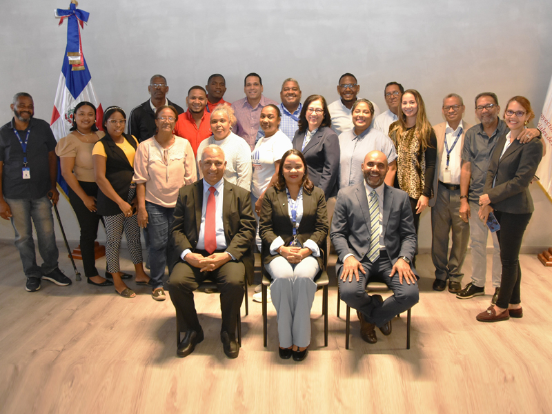 En cumplimiento con el programa de capacitación sobre el Sistema de Reparto Estatal Dominicano para servidores públicos, la Dirección General de Jubilaciones y Pensiones a Cargado del Estado (DGJP), impartió la charla "Sistema de Reparto: procedimientos y beneficios para los afiliados", a colaboradores del Ministerio de Educación de la República Dominicana (MINERD) de forma virtual y presencial al personal de la Oficina Nacional de Derecho de Autor (ONDA) y la Dirección General de Proyectos Estratégicos y Especiales de la Presidencia de la República (PROPEEP). En cumplimiento con el programa de capacitación sobre el Sistema de Reparto Estatal Dominicano para servidores públicos, la Dirección General de Jubilaciones y Pensiones a Cargado del Estado (DGJP), impartió la charla "Sistema de Reparto: procedimientos y beneficios para los afiliados", a colaboradores del Ministerio de Educación de la República Dominicana (MINERD) de forma virtual y presencial al personal de la Oficina Nacional de Derecho de Autor (ONDA) y la Dirección General de Proyectos Estratégicos y Especiales de la Presidencia de la República (PROPEEP).