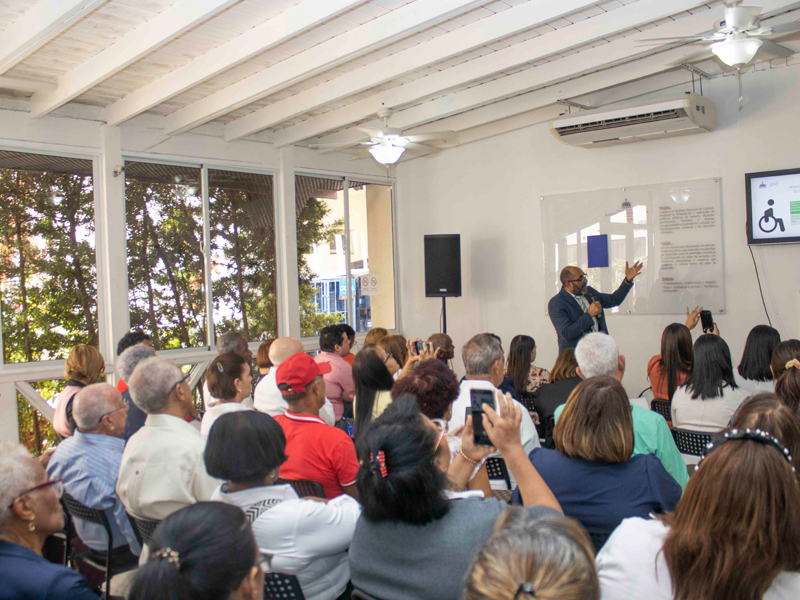Continuando con su programa de capacitación sobre el Sistema de Reparto Estatal Dominicano para servidores públicos, la Dirección General de Jubilaciones y Pensiones a Cargado del Estado (DGJP), impartió la charla "Sistema de Reparto: procedimientos y beneficios para los afiliados", a colaboradores del Ministerio de Cultura y de la Administradora de Riesgos de Salud para Maestros (ARS SEMMA).