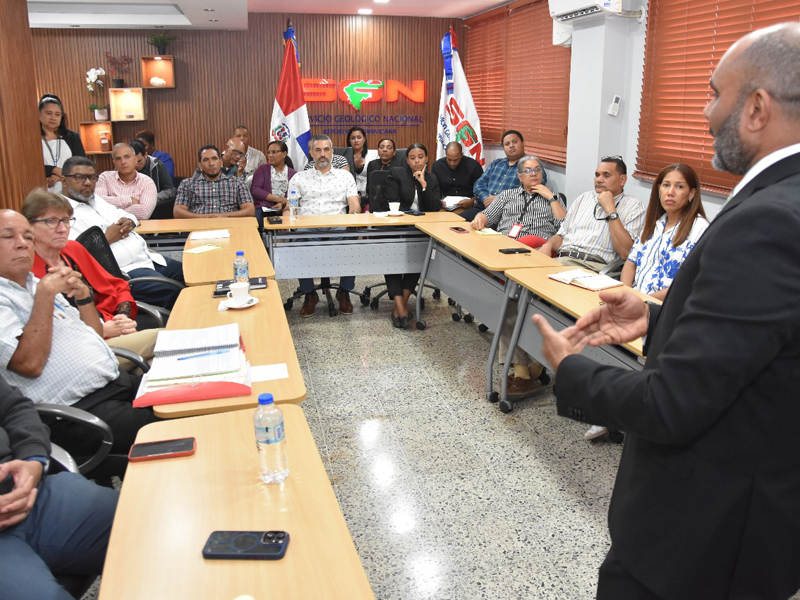 La Dirección General de Jubilaciones y Pensiones a Cargo del Estado (DGJP) impartió la charla “Régimen de Reparto Estatal y su Legislación Relacionada: Procesos y Ventajas” a colaboradores del Servicio Geológico Nacional (SGN), en sus instalaciones. El objetivo fue fortalecer sus conocimientos en temas previsionales y convertirlos en replicadores del contenido. La Dirección General de Jubilaciones y Pensiones a Cargo del Estado (DGJP) impartió la charla “Régimen de Reparto Estatal y su Legislación Relacionada: Procesos y Ventajas” a colaboradores del Servicio Geológico Nacional (SGN), en sus instalaciones. El objetivo fue fortalecer sus conocimientos en temas previsionales y convertirlos en replicadores del contenido.