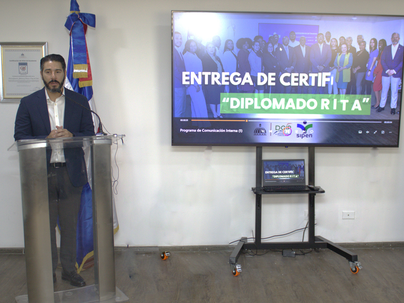 Colaboradores de la Dirección General de Jubilaciones y Pensiones a Cargo del Estado (DGJP), recibieron este miércoles los certificados correspondientes al primer Diplomado de Regulación, Inversiones, Trabajadores y Ahorros (RITA) sobre el Sistema Dominicano de Pensiones, por parte de la Superintendencia de Pensiones (SIPEN), tras un mes de intensa formación, que reunió un total de 30 servidores de la DGJP.