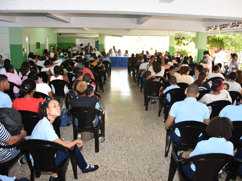 El subdirector de la Dirección General de Jubilaciones y Pensiones a Cargo del Estado (DGJP), licenciado Félix Joel Almonte, participó en la inauguración del año escolar 2025-2026 de la Escuela de Sordoceguera y Discapacidad Múltiple Profesor José Manuel Rodríguez Taveras, con el propósito de dar la bienvenida a los estudiantes y reconocer la labor del personal docente y de apoyo que cada día entrega su esfuerzo con esmero y dedicación. El subdirector de la Dirección General de Jubilaciones y Pensiones a Cargo del Estado (DGJP), licenciado Félix Joel Almonte, participó en la inauguración del año escolar 2025-2026 de la Escuela de Sordoceguera y Discapacidad Múltiple Profesor José Manuel Rodríguez Taveras, con el propósito de dar la bienvenida a los estudiantes y reconocer la labor del personal docente y de apoyo que cada día entrega su esfuerzo con esmero y dedicación.