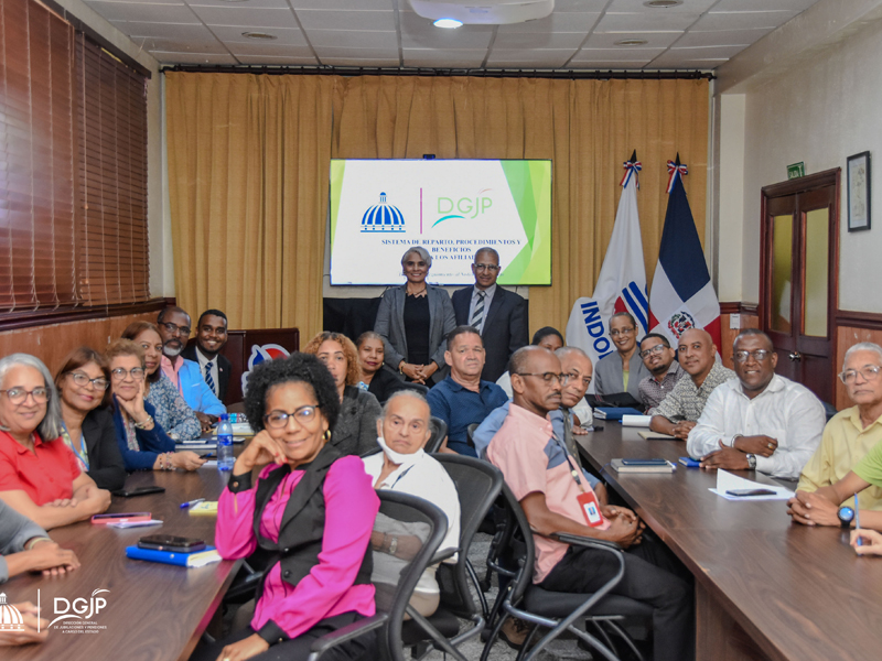 La Dirección General de Jubilaciones y Pensiones a Cargo del Estado (DGJP) impartió una charla titulada “Sistema de Reparto: Procedimientos y Beneficios para los Afiliados”, dirigida a los colaboradores del Instituto Dominicano de Meteorología (INDOMET), con el objetivo de orientarlos y capacitarlos sobre cómo obtener una pensión y convertirse en multiplicadores del tema.