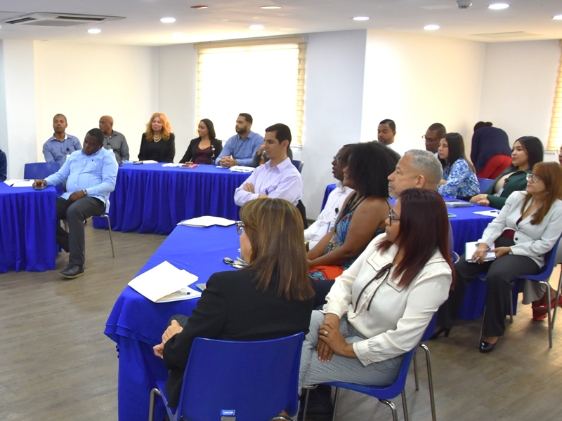La Dirección General de Jubilaciones y Pensiones a Cargo del Estado (DGJP), en coordinación con el Instituto de Formación Técnico Profesional (INFOTEP), impartió la charla “Liderazgo Gerencial y Supervisión”, dirigida a encargados, coordinadores y supervisores de las distintas áreas departamentales de la DGJP.