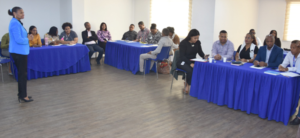 La Dirección General de Jubilaciones y Pensiones a Cargo del Estado (DGJP), en coordinación con el Instituto de Formación Técnico Profesional (INFOTEP), impartió la charla “Trabajo en Equipo” con el objetivo de dotar a los colaboradores de herramientas para fortalecer las bases de un equipo eficaz. La capacitación estuvo a cargo de la licenciada Zuleica Stubbs, quien abordó temas como: historia y objetivos del trabajo en equipo, composición y roles, obstáculos comunes y causas del fracaso, entre otros.