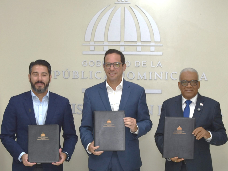 El Ministerio de Administración Pública (MAP), la Superintendencia de Pensiones (SIPEN) y la Dirección General de Jubilaciones y Pensiones (DGJP), emitieron una resolución mediante la cual se estandariza el procedimiento de ingreso de los servidores públicos en la nómina de pre-pensión de las instituciones del Estado.

La normativa comprende los requerimientos mínimos obligatorios para la inclusión o permanencia en la nómina de pre-pensión conforme a los artículos 12 de la Ley 379-81 y 66 de la Ley 41-08; el procedimiento para el trámite de pensiones automáticas, conforme a los artículos 1 y 7 de la Ley 379-81.

La resolución, que fue firmada por el ministro de Administración Pública, Sigmund Freund; por el superintendente de Pensiones, Francisco Torres Díaz; y el director general de la DGJP, Juan Rosa; dispone que, con carácter obligatorio, todas las instituciones gubernamentales deben de realizar las diligencias de lugar para incorporar a sus procedimientos internos los requerimientos contemplados en la normativa, en un plazo no mayor de 30 días hábiles luego de emitida.