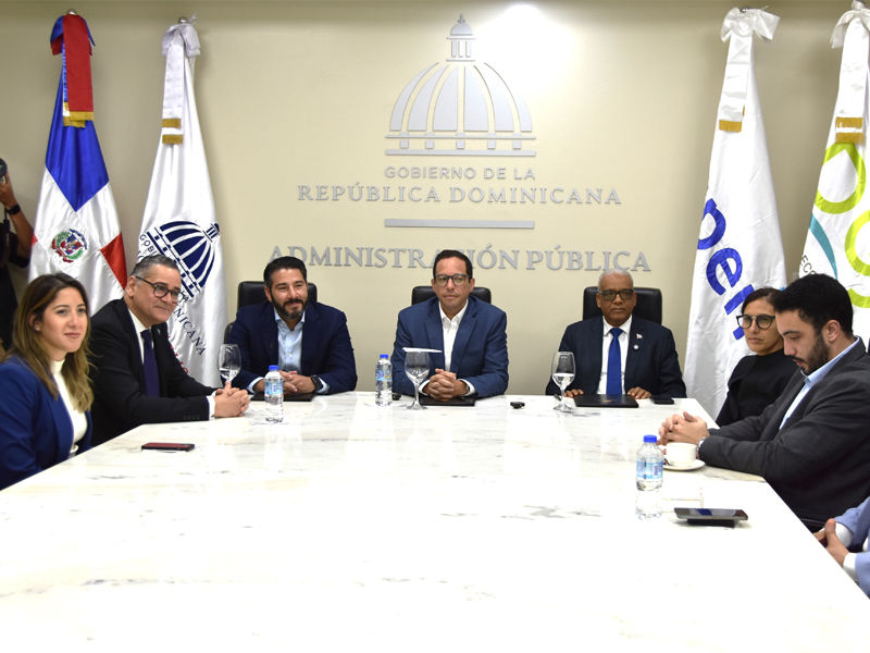 El Ministerio de Administración Pública (MAP), la Superintendencia de Pensiones (SIPEN) y la Dirección General de Jubilaciones y Pensiones (DGJP), emitieron una resolución mediante la cual se estandariza el procedimiento de ingreso de los servidores públicos en la nómina de pre-pensión de las instituciones del Estado.

La normativa comprende los requerimientos mínimos obligatorios para la inclusión o permanencia en la nómina de pre-pensión conforme a los artículos 12 de la Ley 379-81 y 66 de la Ley 41-08; el procedimiento para el trámite de pensiones automáticas, conforme a los artículos 1 y 7 de la Ley 379-81.

La resolución, que fue firmada por el ministro de Administración Pública, Sigmund Freund; por el superintendente de Pensiones, Francisco Torres Díaz; y el director general de la DGJP, Juan Rosa; dispone que, con carácter obligatorio, todas las instituciones gubernamentales deben de realizar las diligencias de lugar para incorporar a sus procedimientos internos los requerimientos contemplados en la normativa, en un plazo no mayor de 30 días hábiles luego de emitida.