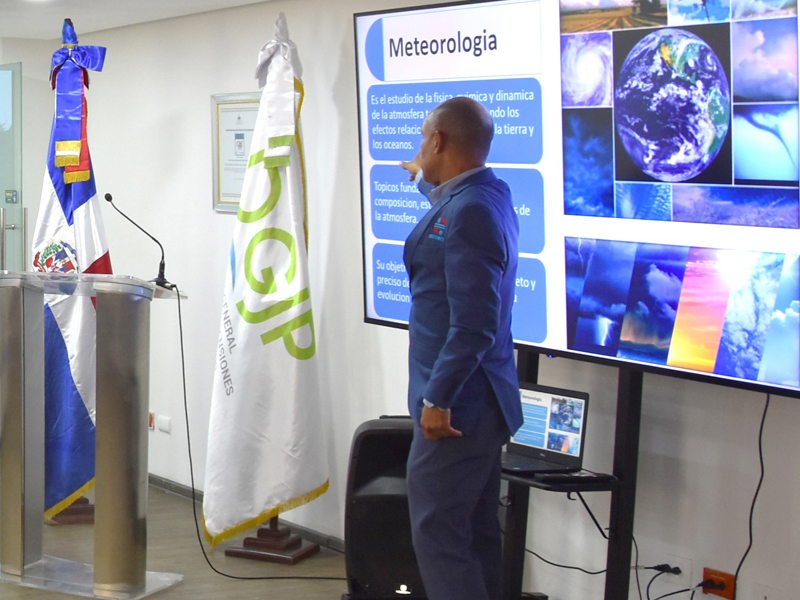 La Dirección General de Jubilaciones y Pensiones a Cargo del Estado (DGJP), en coordinación con el Instituto Dominicano de Meteorología (INDOMET), impartieron este miércoles el taller sobre Prevención ante Ciclones Tropicales, dirigido especialmente a los colaboradores del departamento Administrativo y las áreas de Servicios Generales y Mantenimiento.