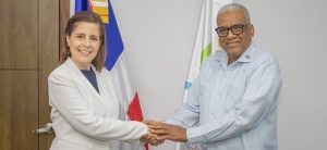 El director general de Jubilaciones y Pensiones a Cargo del Estado, licenciado Juan Rosa, recibió ñla visita de cortesía de la rectora del Centro de Estudios Financiero (CEF), licenciada Patricia Portela Piña, con el objetivo de explorar oportunidades de cooperación interinstitucional.