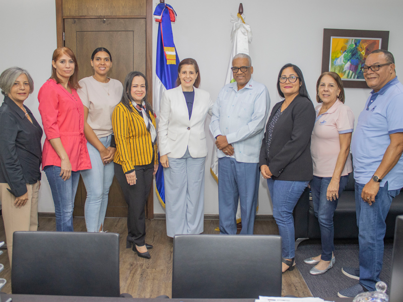 El director general de Jubilaciones y Pensiones a Cargo del Estado, licenciado Juan Rosa, recibió ñla visita de cortesía de la rectora del Centro de Estudios Financiero (CEF), licenciada Patricia Portela Piña, con el objetivo de explorar oportunidades de cooperación interinstitucional. El director general de Jubilaciones y Pensiones a Cargo del Estado, licenciado Juan Rosa, recibió ñla visita de cortesía de la rectora del Centro de Estudios Financiero (CEF), licenciada Patricia Portela Piña, con el objetivo de explorar oportunidades de cooperación interinstitucional.