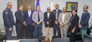 El director general de Jubilaciones y Pensiones a Cargo del Estado (DGJP), licenciado Juan Rosa, recibió en su despacho a una comisión del Comité de Retiro de la Policía Nacional (COREPOL), encabezada por su director, el general Julio César Betances Hernández, con el propósito de abordar temas de interés en materia de pensiones.