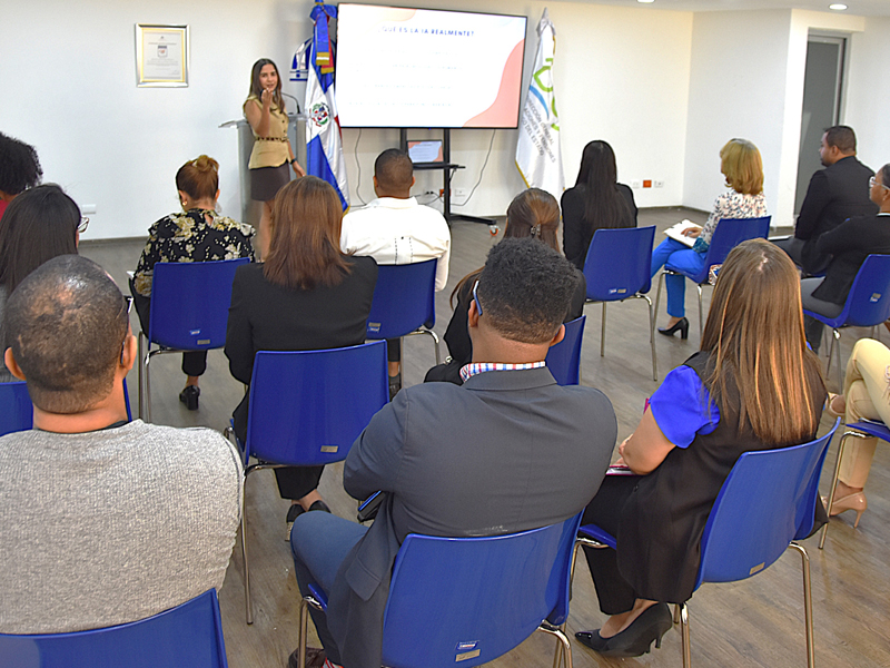 Colaboradores de la Dirección General de Jubilaciones y Pensiones a Cargo del Estado (DGJP) participaron en la charla “IA para modernizar la gestión de pensiones”, que tuvo como objetivo, fortalecer los conocimientos en el uso de herramientas tecnológicas aplicada a la gestión de datos, que les permita mayor agilidad en los procesos internos y la tramitación de solicitudes de pensionados y jubilados.