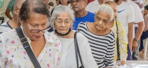 La Dirección General de Jubilaciones y Pensiones a Cargo del Estado (DGJP) realizó en la ciudad de Santiago un amplio operativo de pago mediante cheques a cientos de pensionados y jubilados, con el objetivo de fortalecer los procesos de control, fiscalización y transparencia en la administración de la nómina oficial. Por disposición del director general, licenciado Juan Rosa, se llevó a cabo esta jornada de pago a pensionados de las nóminas civil, solidaria y policial.  Previo a la actividad, la DGJP realiza un proceso de investigación mediante llamadas telefónicas y visitas presenciales a los pensionados, que incluye prueba de vida, la actualización de datos personales y la verificación de la ubicación de los beneficiarios; en el caso de no obtener la confirmación de vida, se procede a organizar estas jornadas especiales.