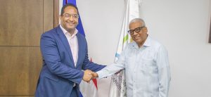 El director general de Jubilaciones y Pensiones a Cargo del Estado (DGJP), licenciado Juan Rosa, recibió en su despacho la visita de cortesía del presidente del Consejo Nacional de la Discapacidad (CONADIS), Benny E. Metz Muñoz, con quien sostuvo un cordial encuentro donde abordaron temas de interés común, relacionados al ámbito de pensiones y seguridad social.