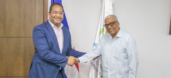 El director general de Jubilaciones y Pensiones a Cargo del Estado (DGJP), licenciado Juan Rosa, recibió en su despacho la visita de cortesía del presidente del Consejo Nacional de la Discapacidad (CONADIS), Benny E. Metz Muñoz, con quien sostuvo un cordial encuentro donde abordaron temas de interés común, relacionados al ámbito de pensiones y seguridad social.