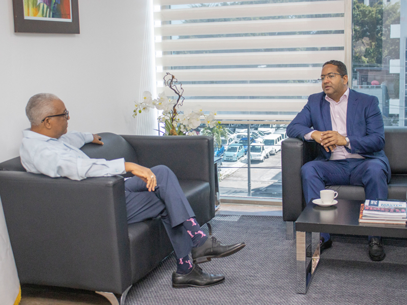 El director general de Jubilaciones y Pensiones a Cargo del Estado (DGJP), licenciado Juan Rosa, recibió en su despacho la visita de cortesía del presidente del Consejo Nacional de la Discapacidad (CONADIS), Benny E. Metz Muñoz, con quien sostuvo un cordial encuentro donde abordaron temas de interés común, relacionados al ámbito de pensiones y seguridad social.