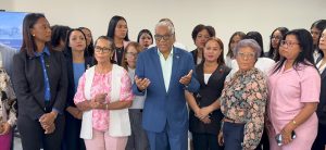 La Dirección General de Jubilaciones y Pensiones a Cargo del Estado (DGJP), encabezada por su director general, licenciado Juan Rosa, participó en el programa “Visitas Guiadas” del Centro de Desarrollo Integral para la Mujer (CEDI-MUJER), en Santo Domingo Norte, encabezado por su coordinadora general, Luisa Ogando.