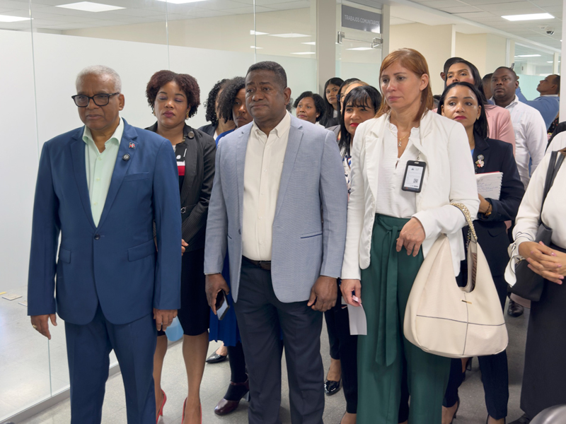 La Dirección General de Jubilaciones y Pensiones a Cargo del Estado (DGJP), encabezada por su director general, licenciado Juan Rosa, participó en el programa “Visitas Guiadas” del Centro de Desarrollo Integral para la Mujer (CEDI-MUJER), en Santo Domingo Norte, encabezado por su coordinadora general, Luisa Ogando. La Dirección General de Jubilaciones y Pensiones a Cargo del Estado (DGJP), encabezada por su director general, licenciado Juan Rosa, participó en el programa “Visitas Guiadas” del Centro de Desarrollo Integral para la Mujer (CEDI-MUJER), en Santo Domingo Norte, encabezado por su coordinadora general, Luisa Ogando.