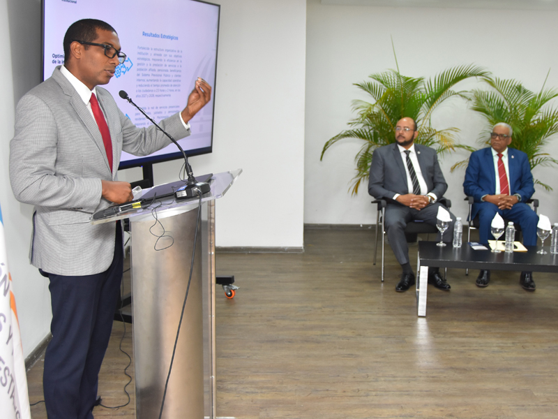 La Dirección General de Jubilaciones y Pensiones a Cargo del Estado (DGJP) realizó el acto de lanzamiento oficial de su Plan Estratégico Institucional (PEI) 2025-2028, encabezado por su director general, licenciado Juan Rosa, reafirmando así la misión de garantizar los derechos previsionales de los servidores públicos y fortalecer la gestión del Sistema de Reparto Estatal.

Durante la actividad, el director general, Juan Rosa, destacó que con este plan la institución “da un paso firme hacia el futuro, mejorando y transformándose, alineada con la visión de país del excelentísimo señor presidente de la República, licenciado Luis Abinader, quien promueve una sociedad basada en la garantía de los derechos individuales, la inclusión y la participación ciudadana”.