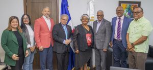 El director general de Jubilaciones y Pensiones, licenciado Juan Rosa, sostuvo una reunión con una comisión del Colegio Médico Dominicano (CMD), encabezada por su presidente, doctor Waldo Ariel Suero, para coordinar los procedimientos relativos a la implementación del aumento en las pensiones de los médicos pensionados, previsto para entrar en vigor en el año 2026.