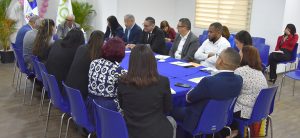 El director general de Jubilaciones y Pensiones, licenciado Juan Rosa, sostuvo un encuentro con una comisión del Instituto Agrario Dominicano (IAD), encabezada por el licenciado Darío Castillo, comisionado para la Reforma del Estado (CRE), con el objetivo de coordinar los procedimientos para pensionar a empleados de distintas instituciones públicas que cumplen con los requisitos establecidos.